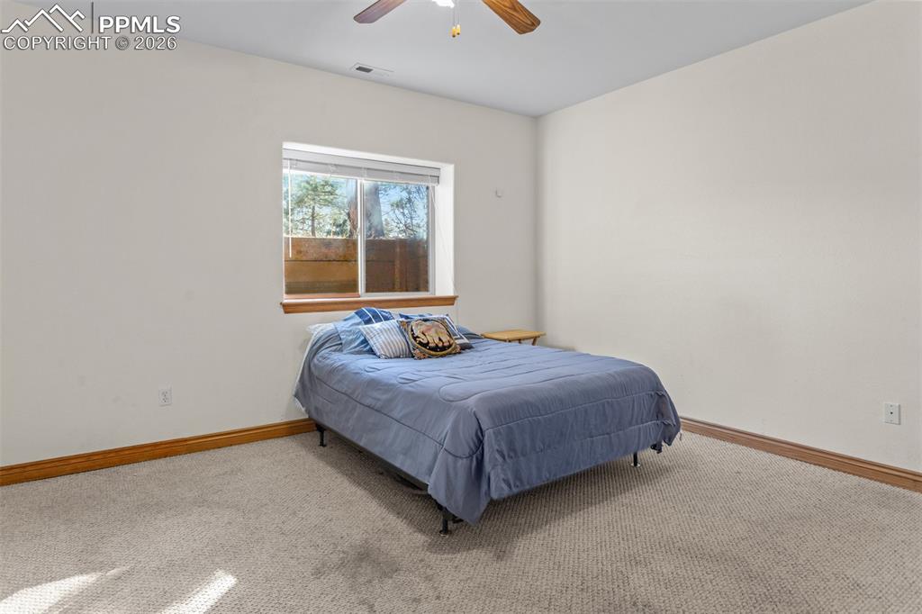 Image 27 of 50: Bedroom