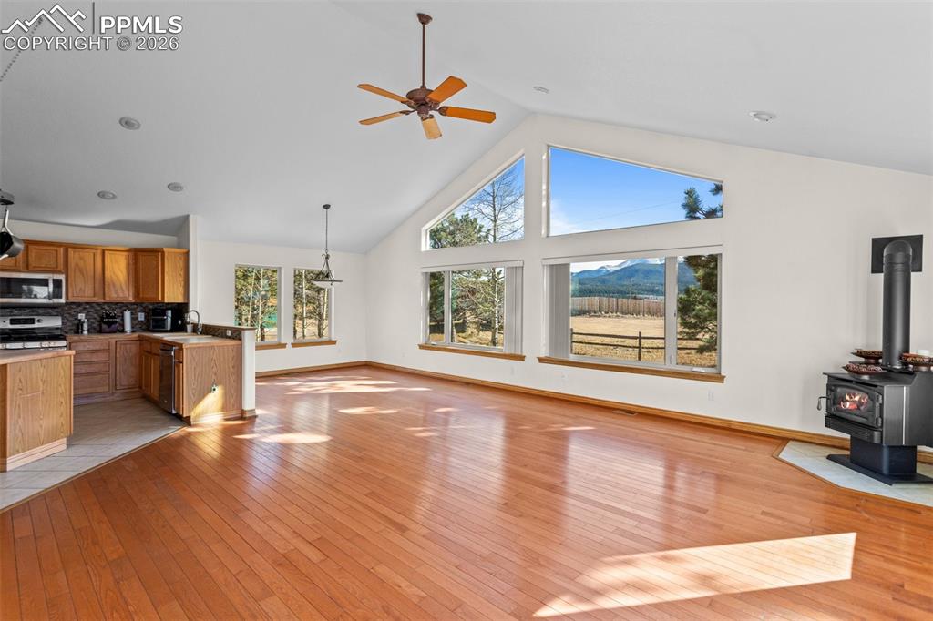 Image 9 of 50: Living Room