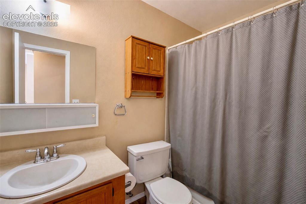 Image 15 of 19: Bathroom