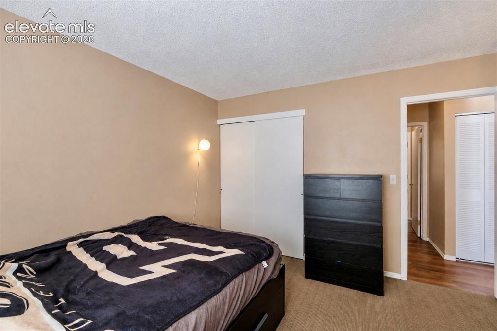 Image 17 of 19: Bedroom