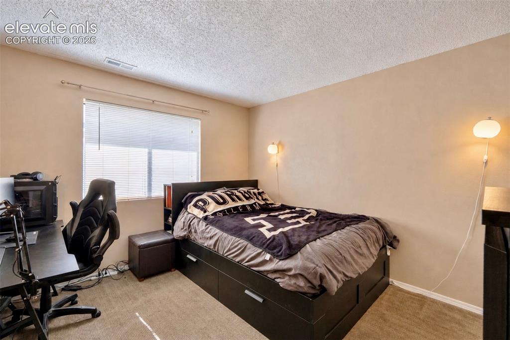 Image 18 of 19: Bedroom