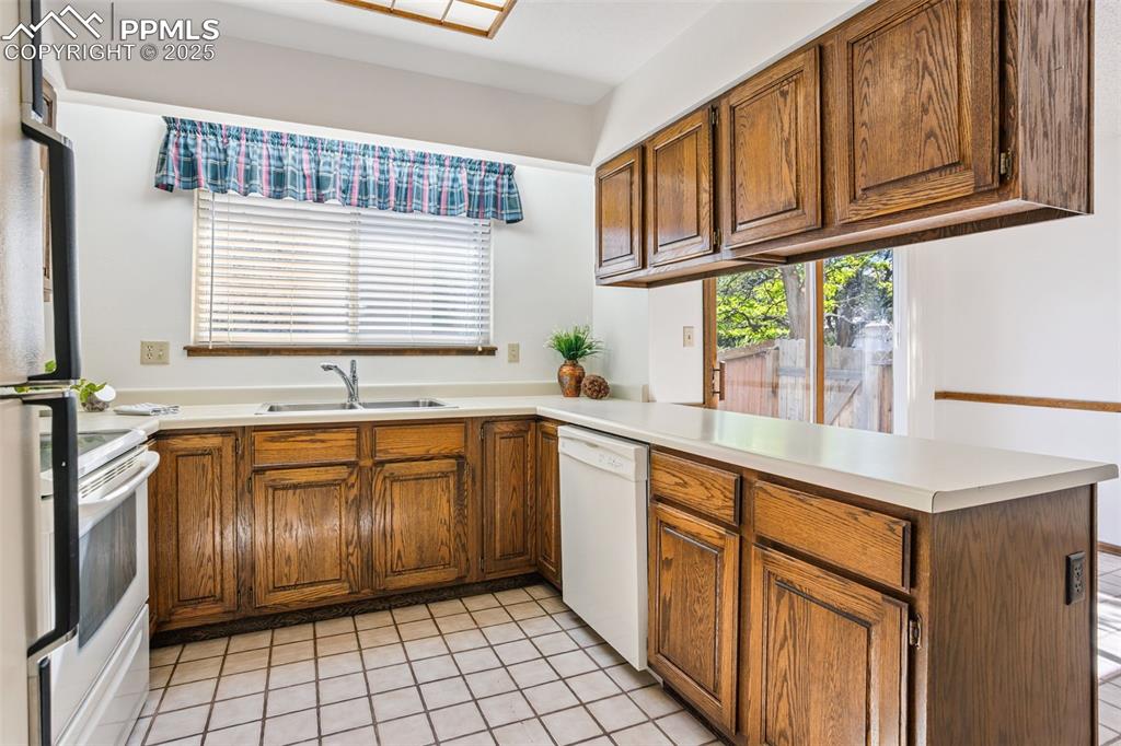 Image 5 of 29: Kitchen