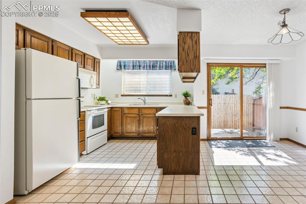 Image 8 of 29: Kitchen
