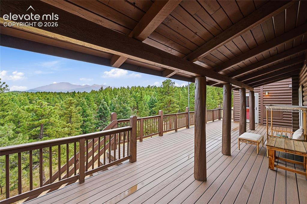 Image 11 of 50: Deck