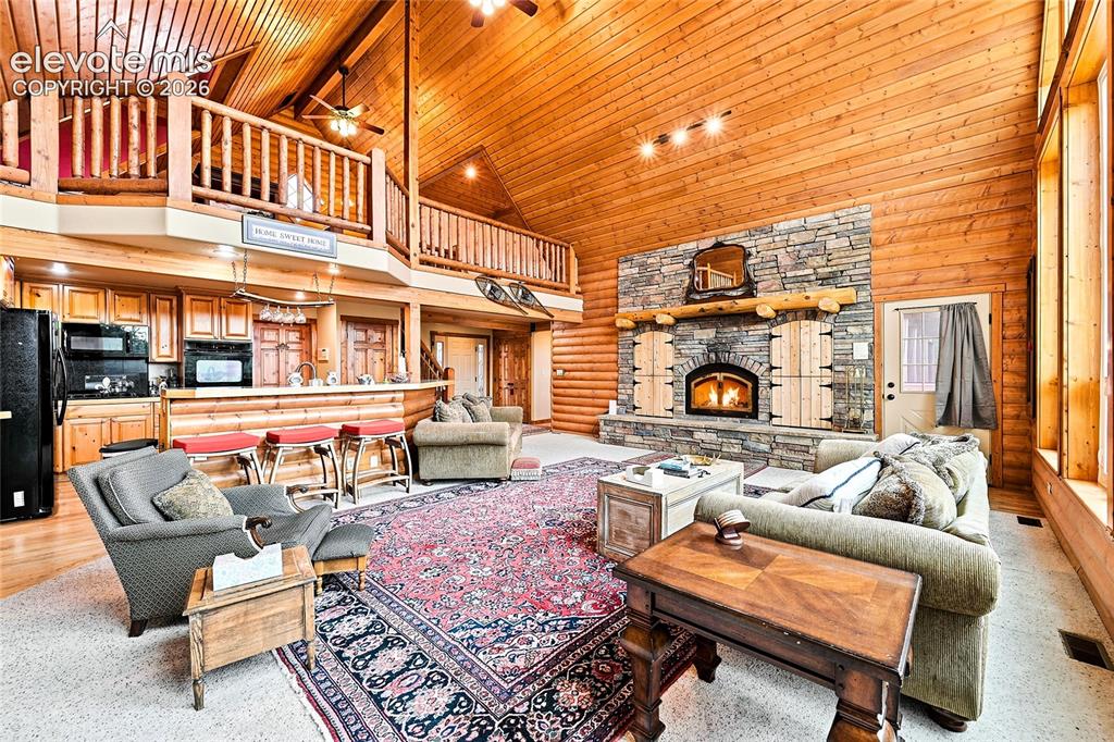 Image 9 of 50: Living Room