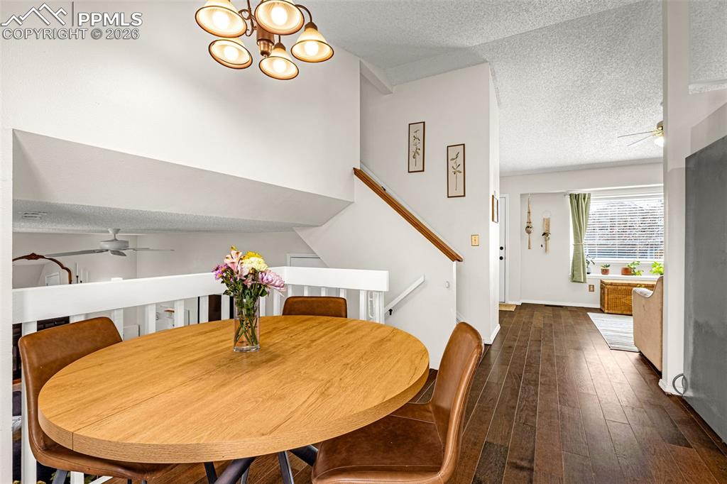 Image 11 of 36: Dining Area