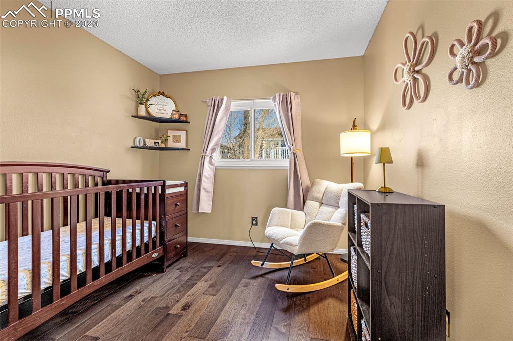 Image 18 of 36: Bedroom