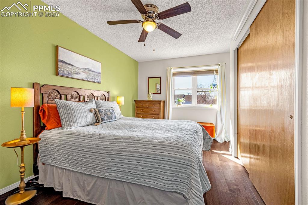 Image 20 of 36: Bedroom