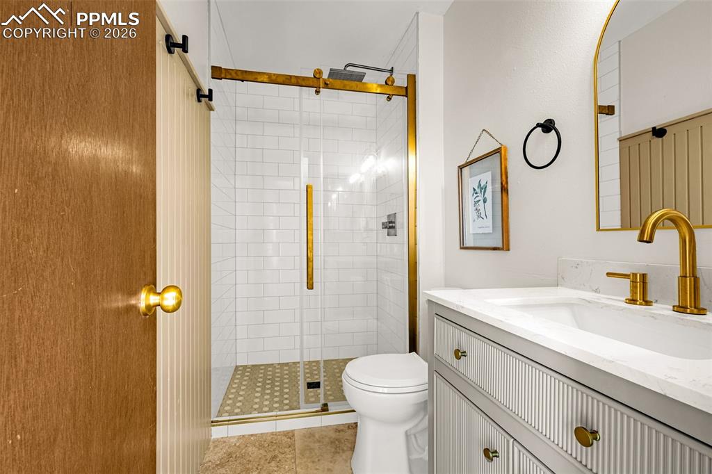 Image 22 of 36: Bathroom