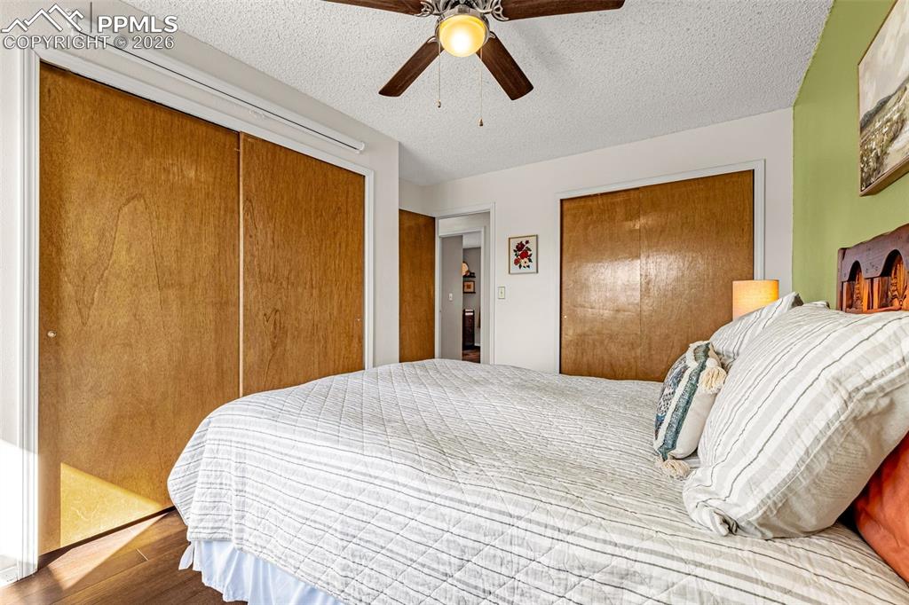 Image 23 of 36: Bedroom