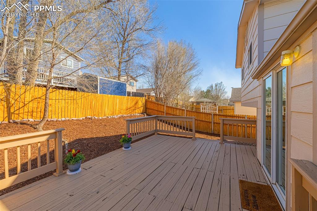 Image 24 of 36: Deck