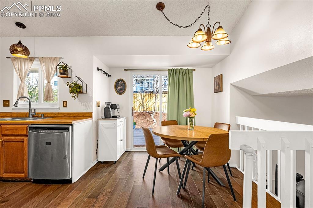 Image 6 of 36: Dining Area