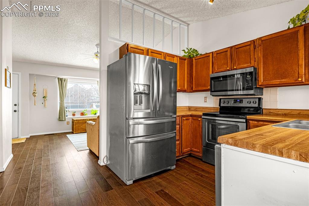 Image 8 of 36: Kitchen