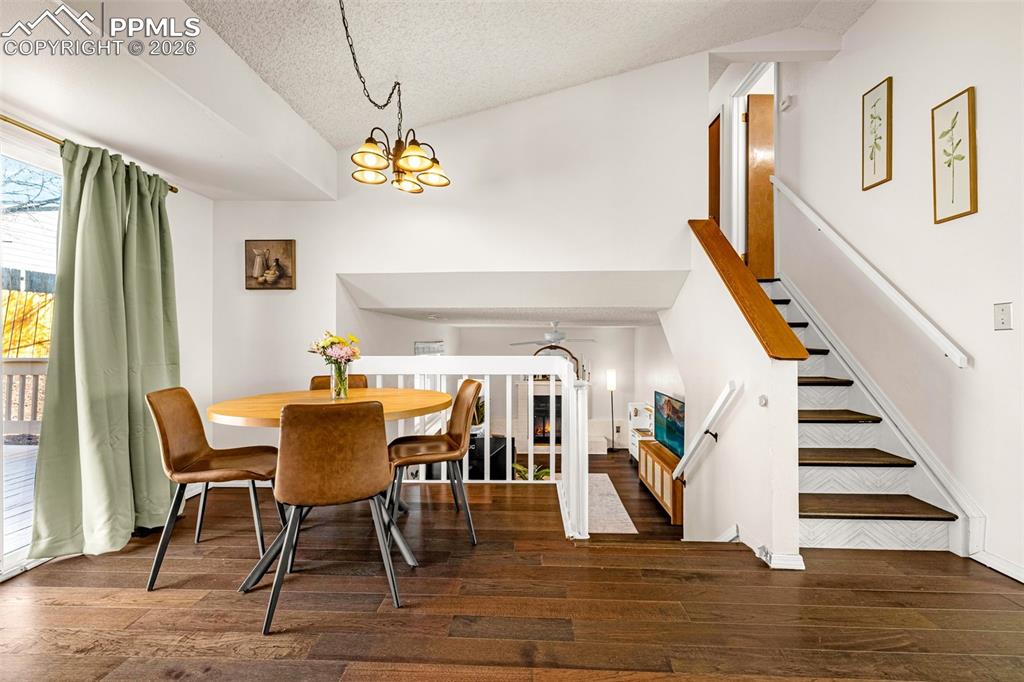 Image 9 of 36: Dining Area