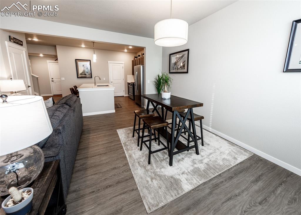 Image 10 of 34: Dining Area