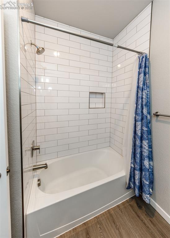 Image 18 of 34: Bathroom