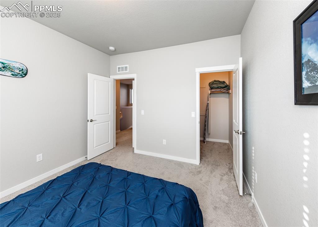 Image 21 of 34: Bedroom