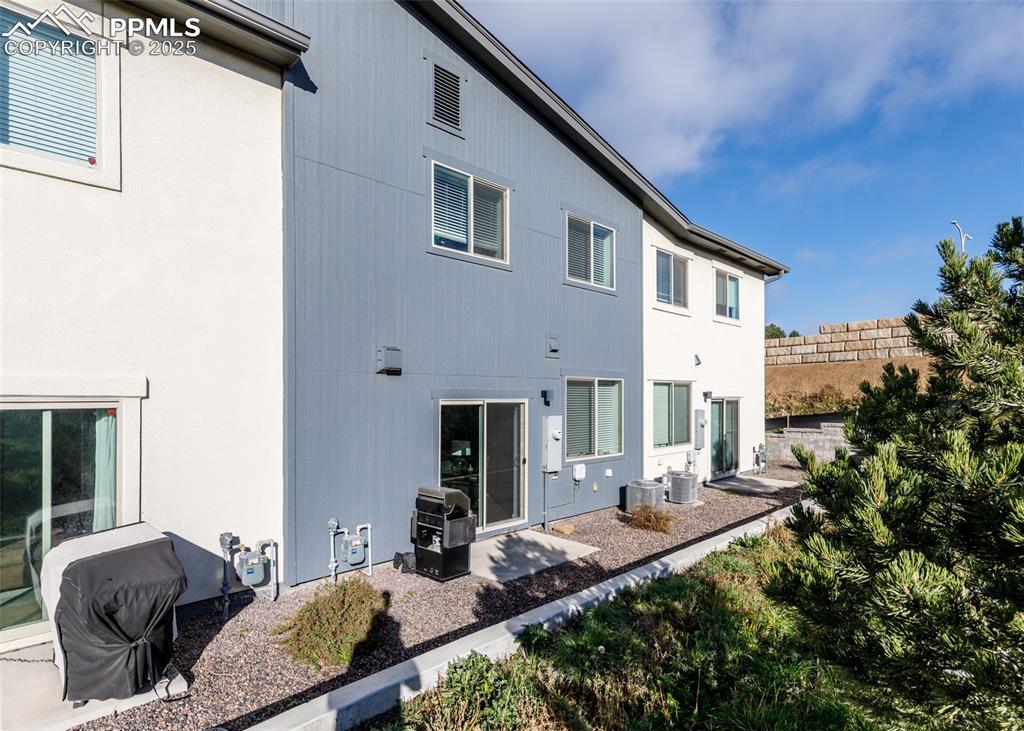 Image 29 of 34: Back of Structure