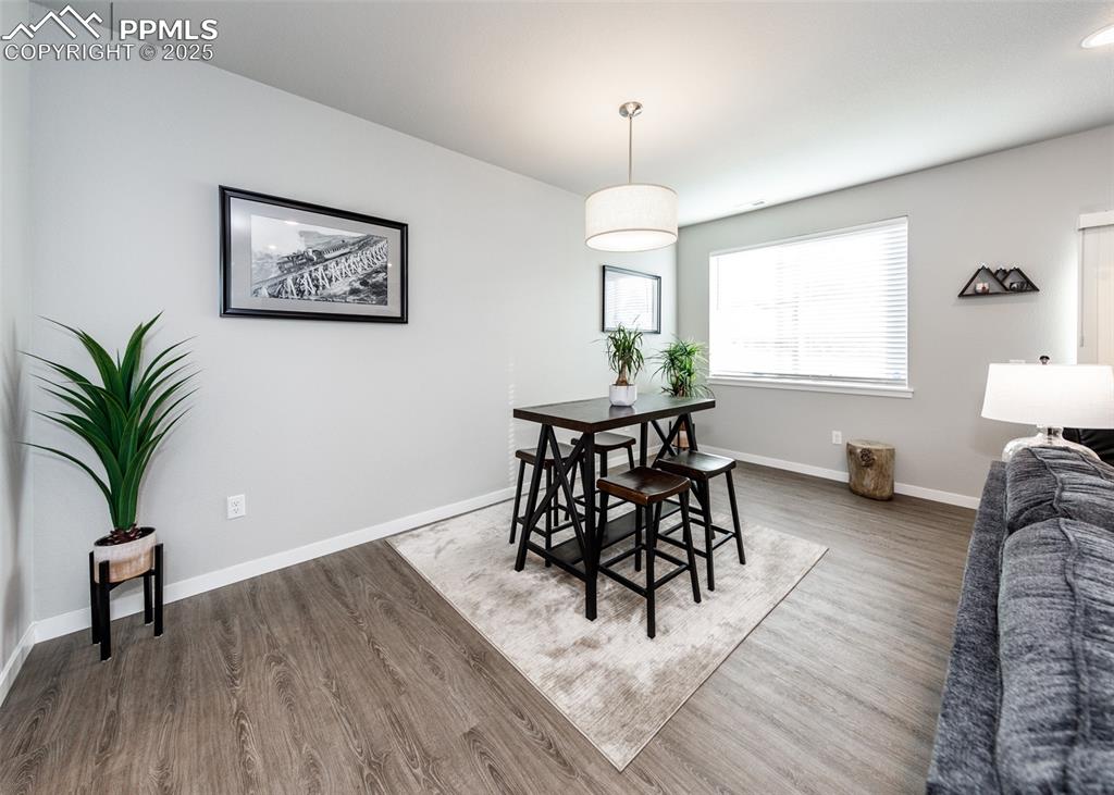 Image 5 of 34: Dining Area