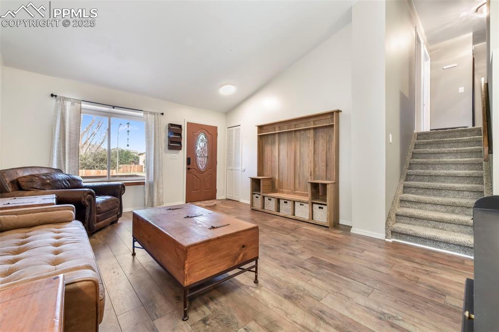 Image 18 of 50: Living Room