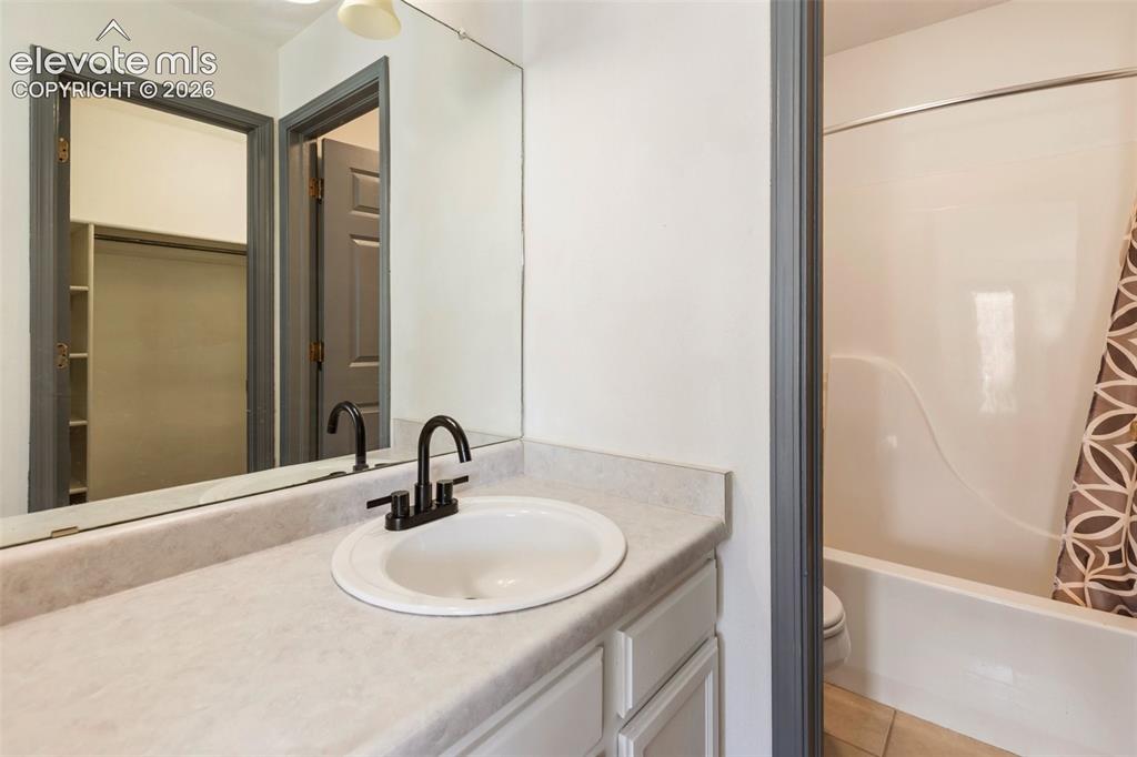 Image 11 of 19: Bathroom