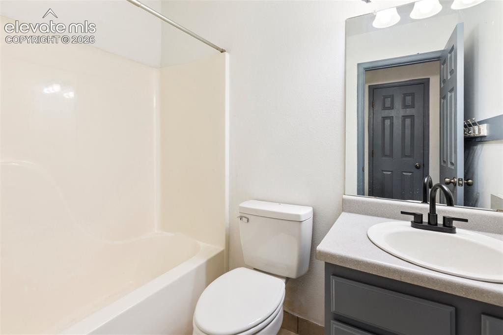 Image 14 of 19: Bathroom