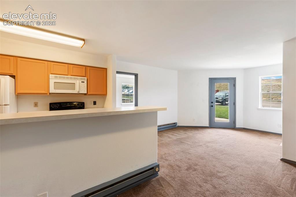 Image 5 of 19: Kitchen