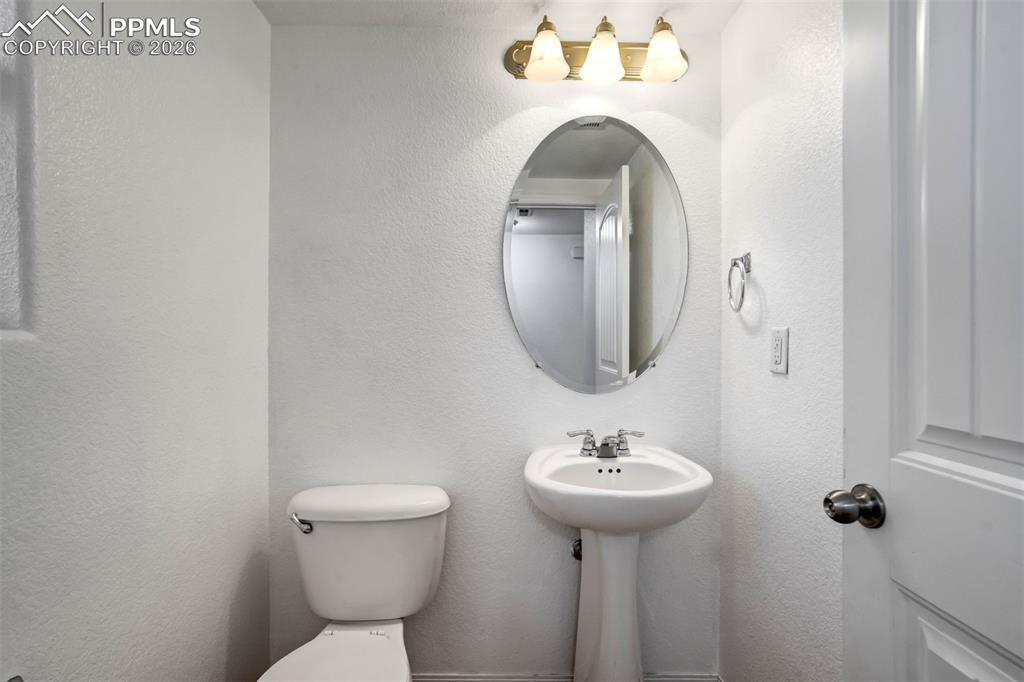 Image 13 of 50: Bathroom