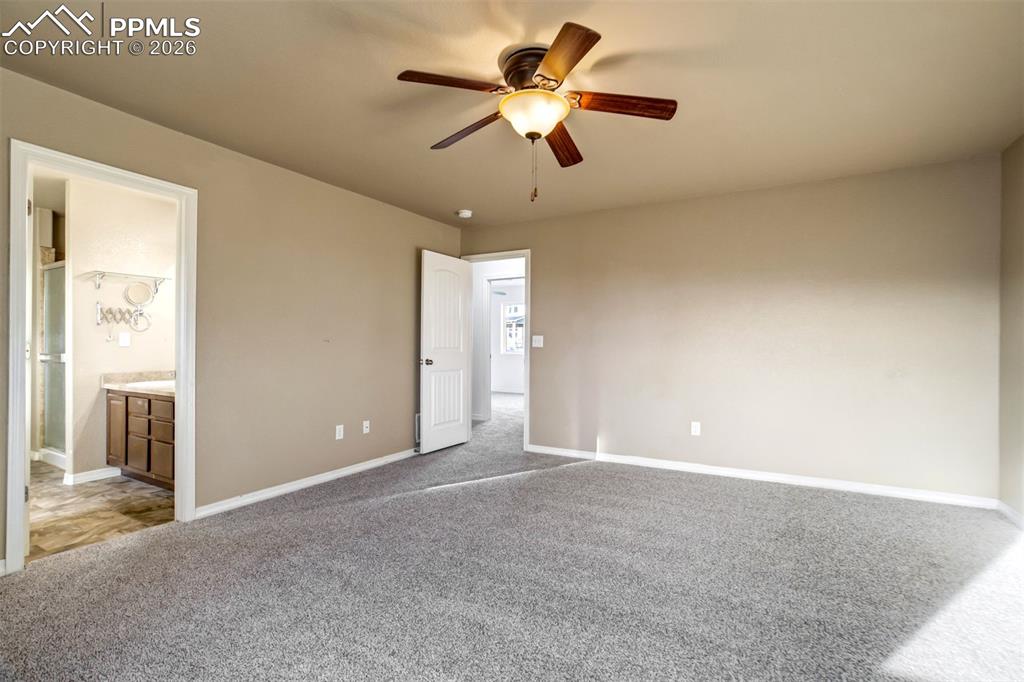 Image 16 of 50: Bedroom