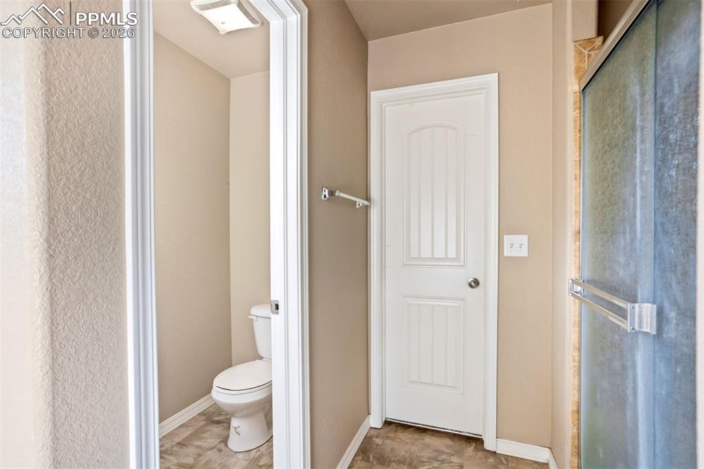 Image 19 of 50: Bathroom