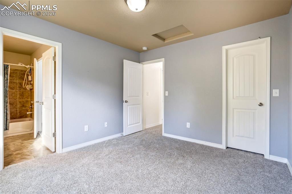 Image 24 of 50: Bedroom