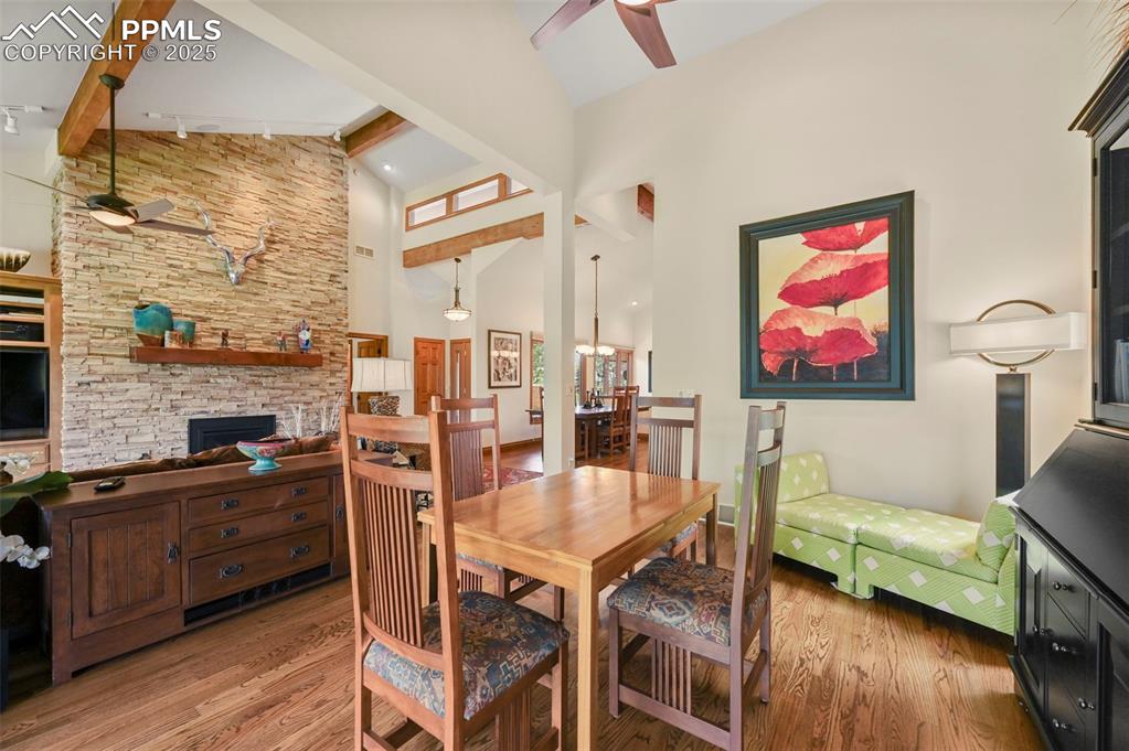 Image 13 of 50: Dining Area