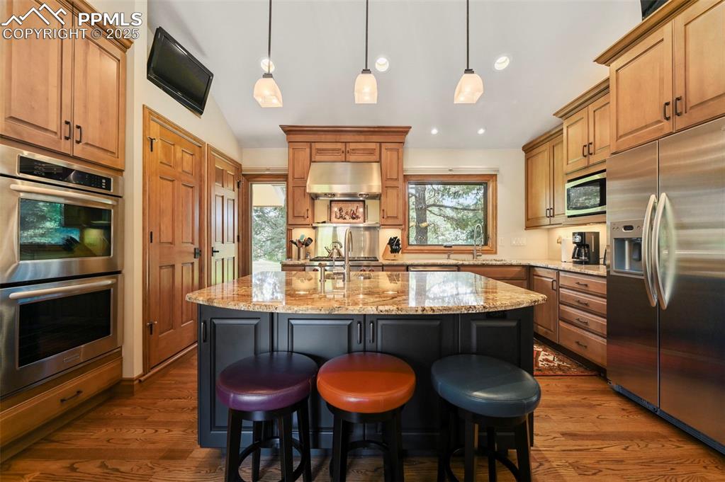 Image 17 of 50: Kitchen