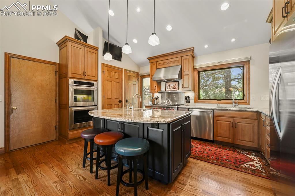 Image 18 of 50: Kitchen