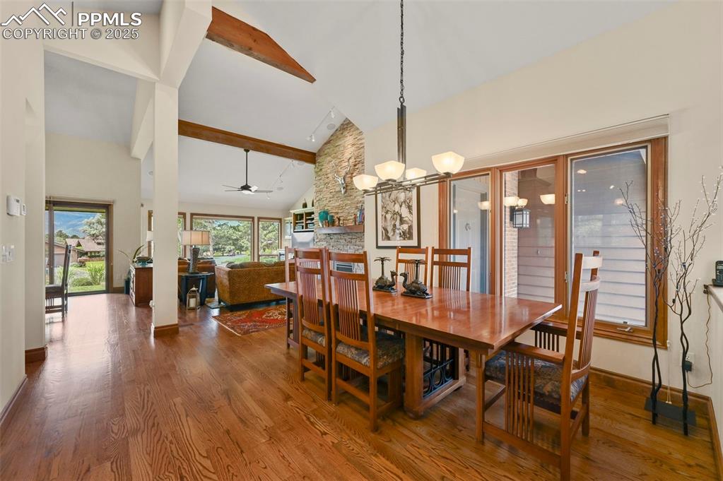 Image 7 of 50: Dining Area