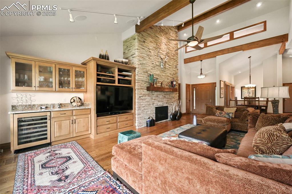 Image 9 of 50: Living Room