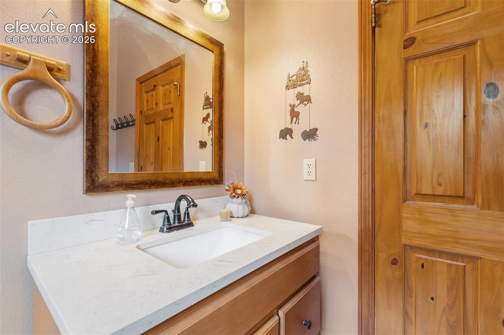 Image 18 of 50: Bathroom
