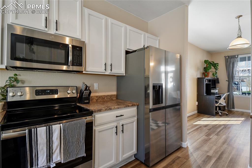 Image 11 of 31: Kitchen