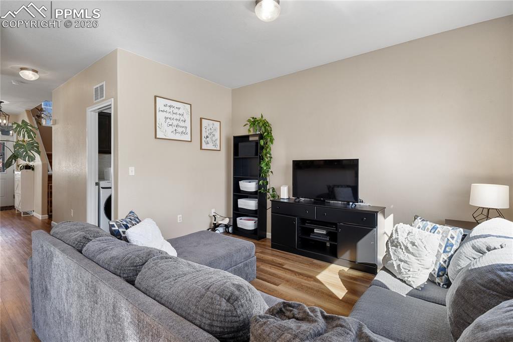 Image 14 of 31: Family Room