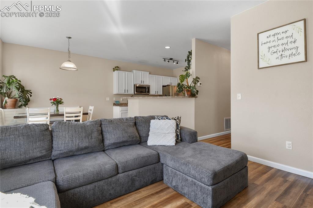 Image 16 of 31: Family Room