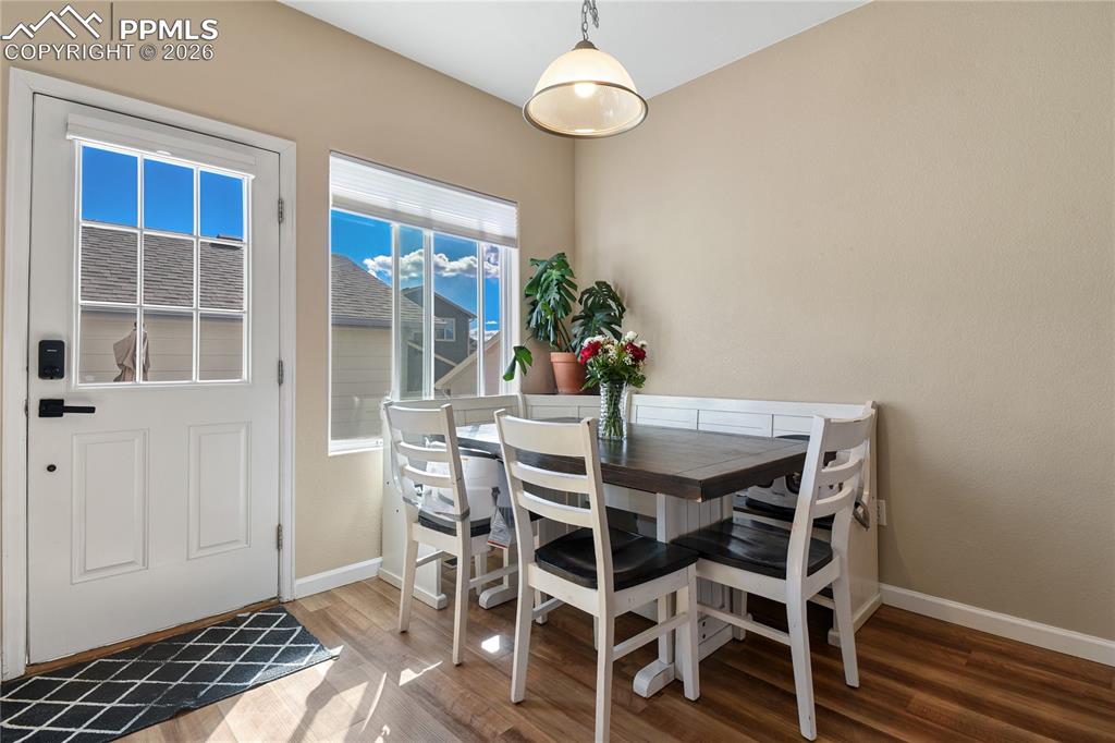 Image 8 of 31: Dining Area