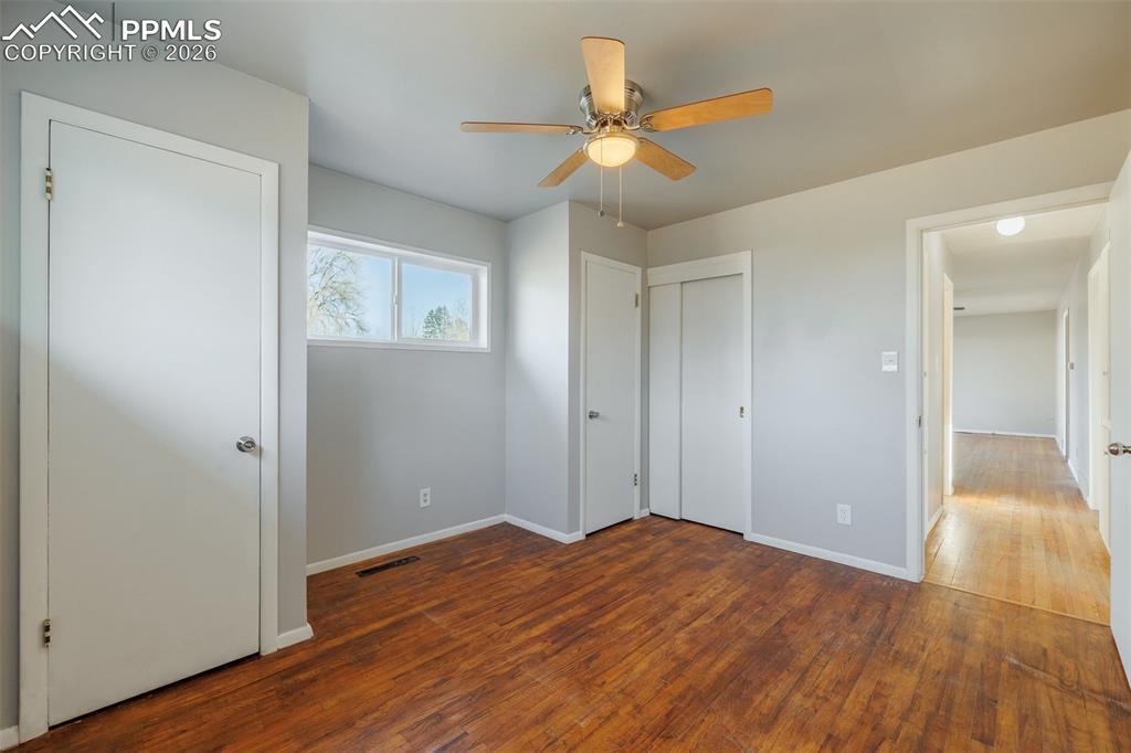 Image 18 of 30: Bedroom