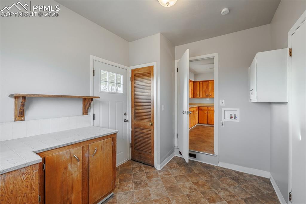 Image 25 of 30: Kitchen