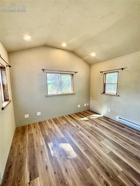 Image 33 of 40: Vaulted ceiling with recessed lighting