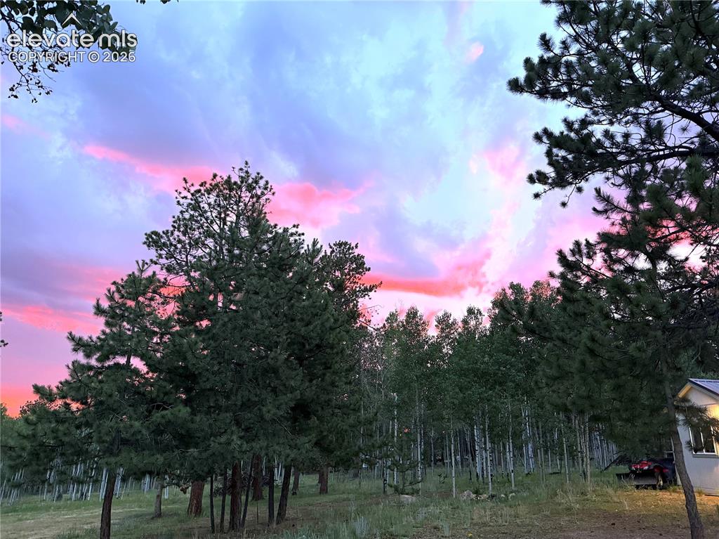 Image 35 of 40: Gorgeous Sunsets