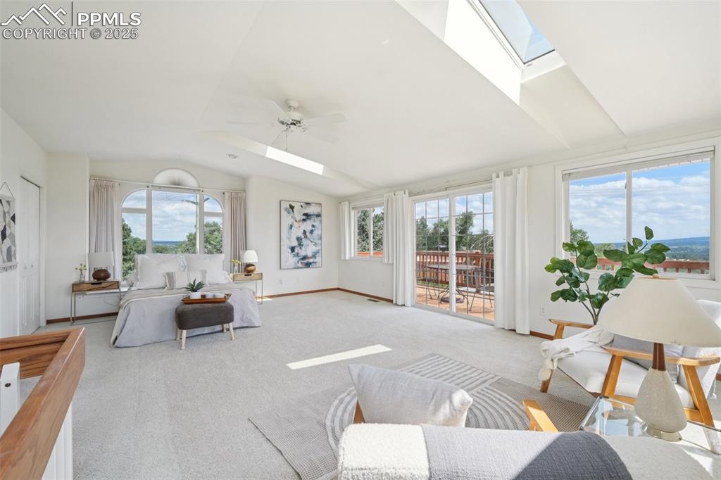 Image 19 of 49: Bedroom