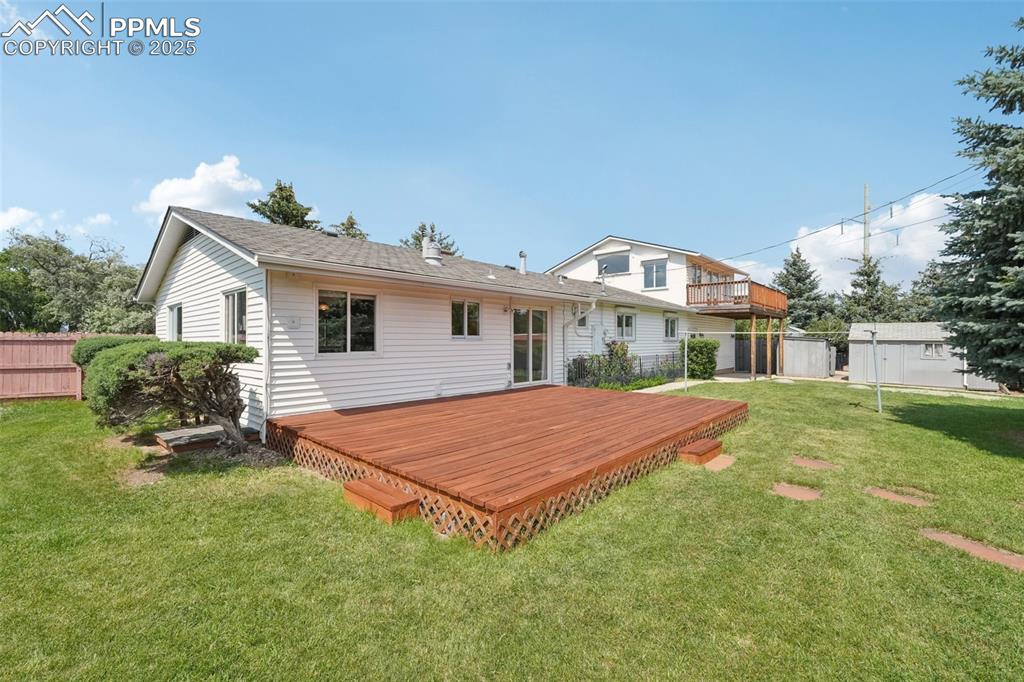 Image 31 of 49: Back of Structure