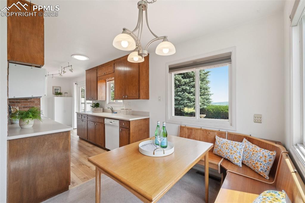 Image 9 of 49: Kitchen