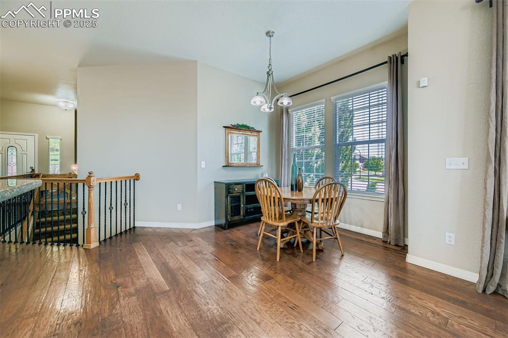 Image 11 of 29: Dining Area