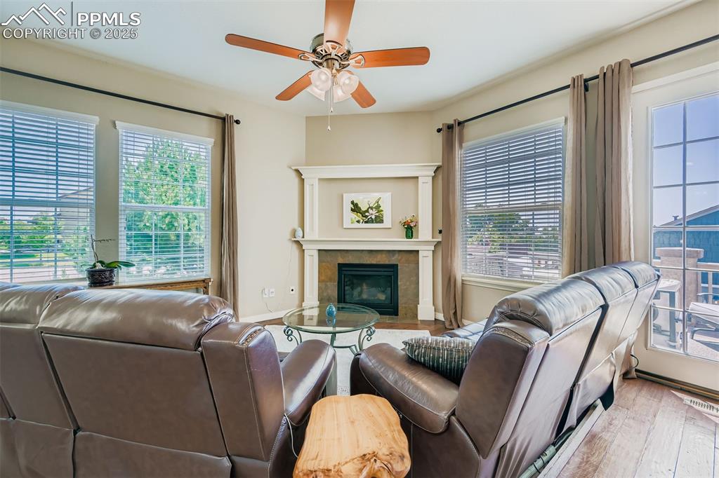 Image 5 of 29: Living Room